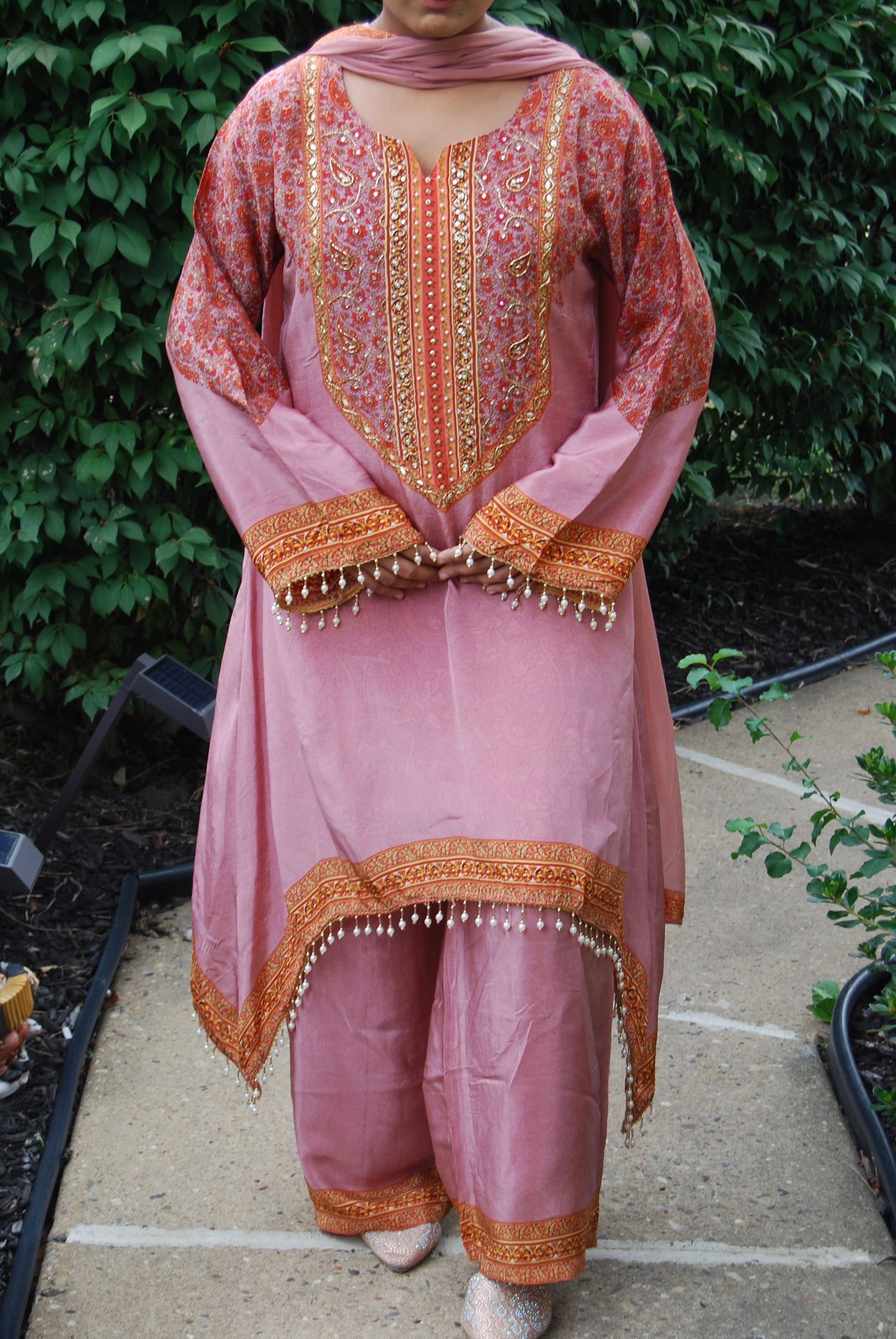 “Chamcham” Suit
