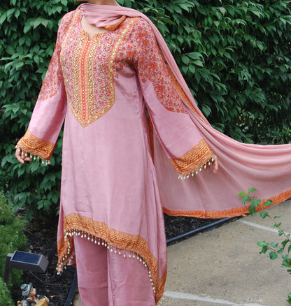 “Chamcham” Suit