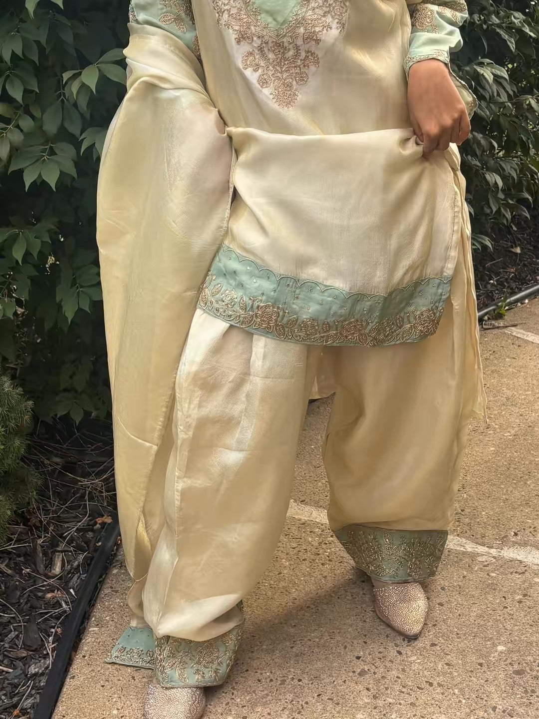 "Anokhi" Suit