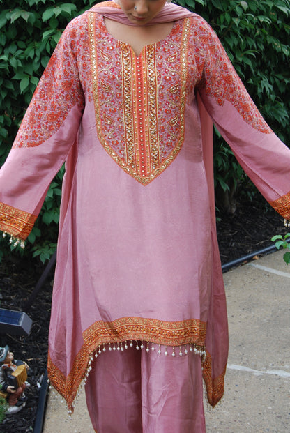“Chamcham” Suit