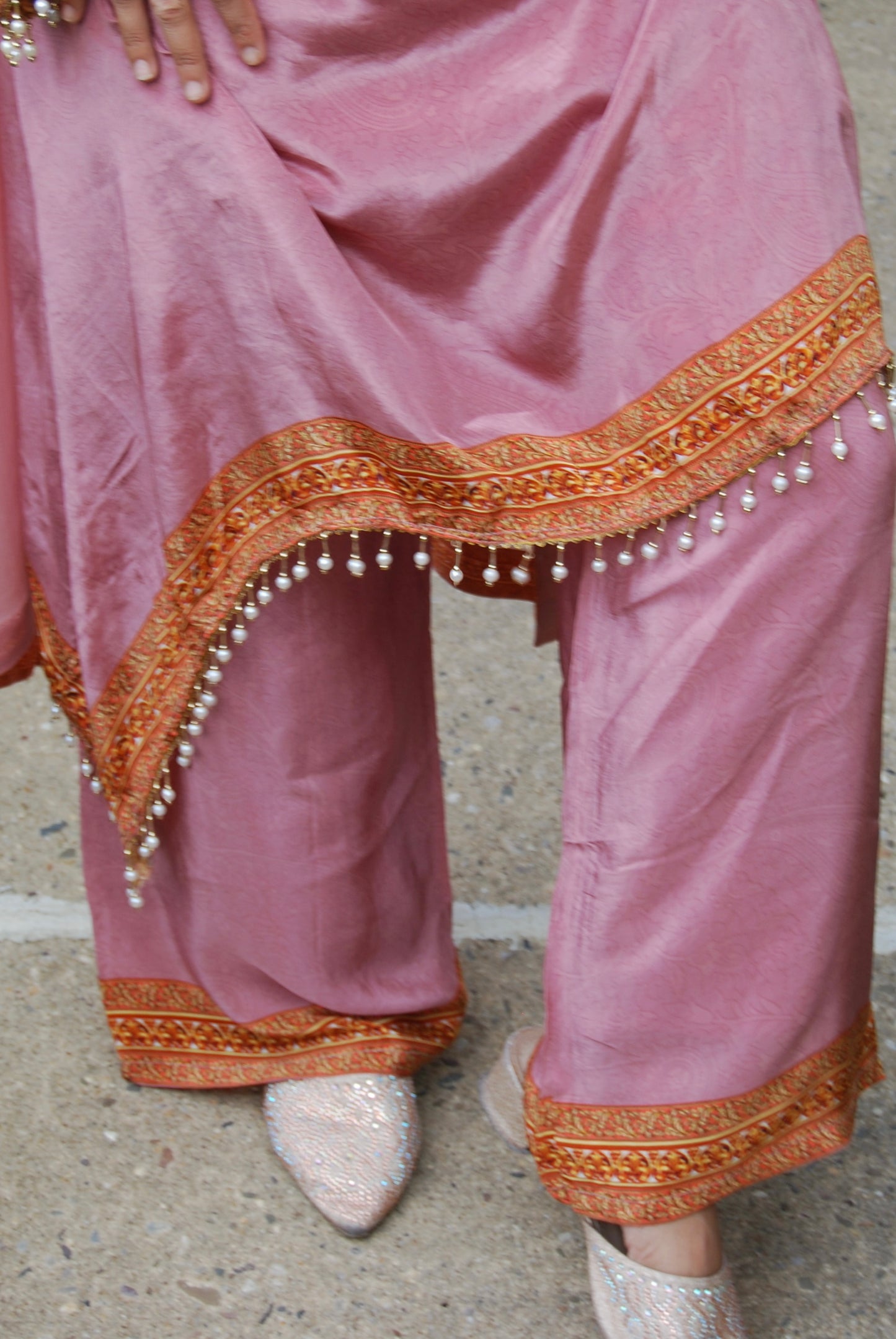 “Chamcham” Suit