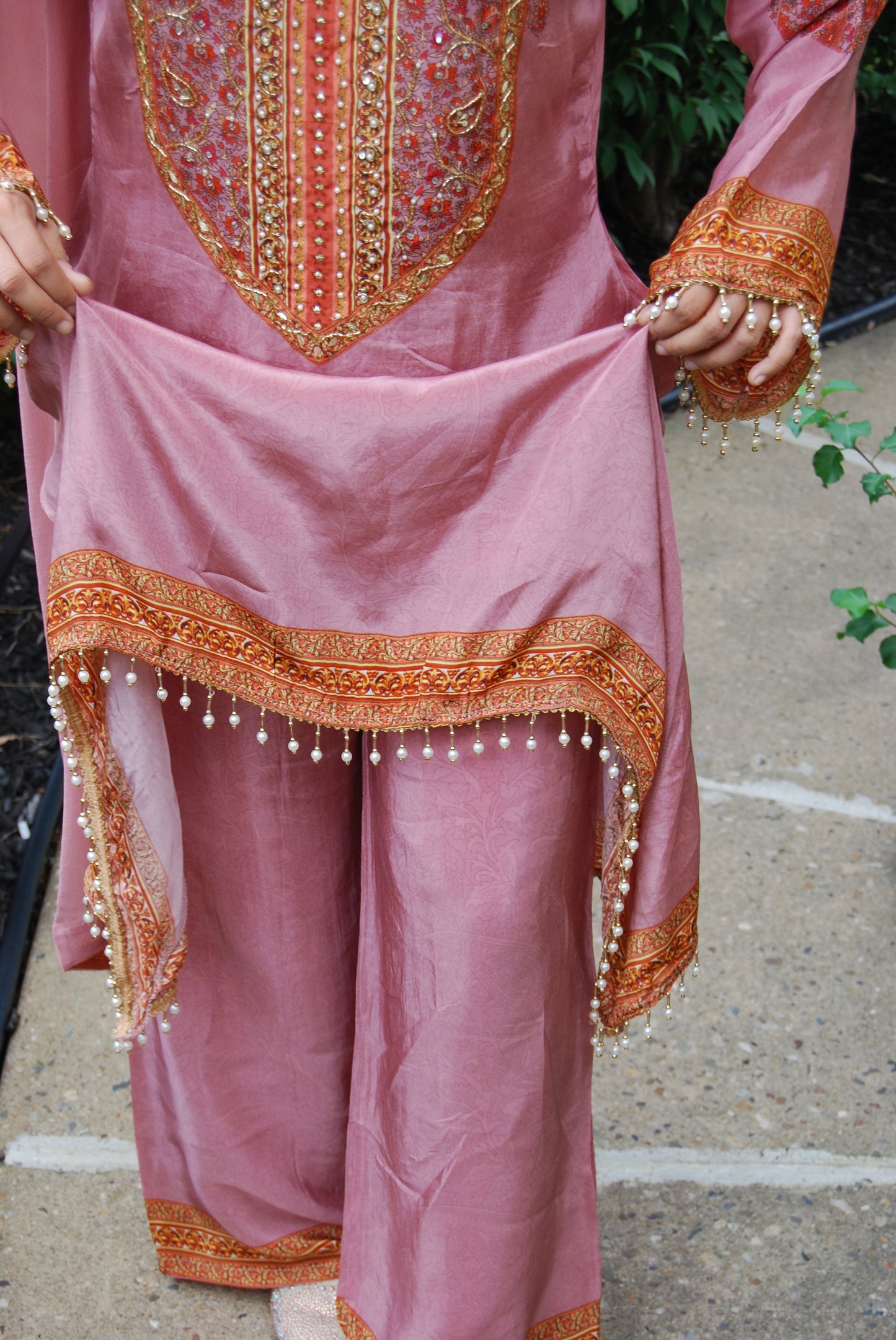 “Chamcham” Suit