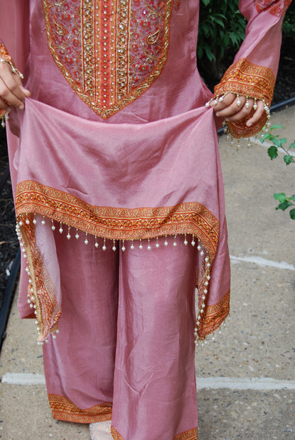 “Chamcham” Suit