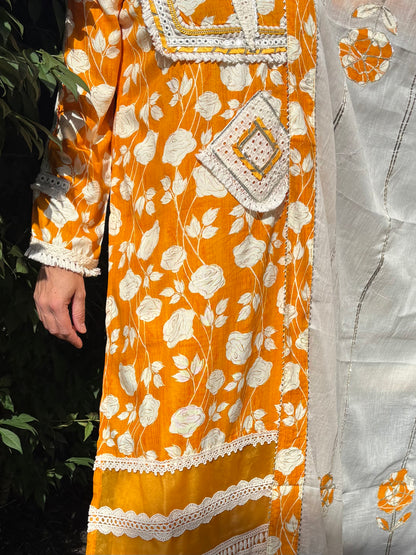 "Kesariya" Suit