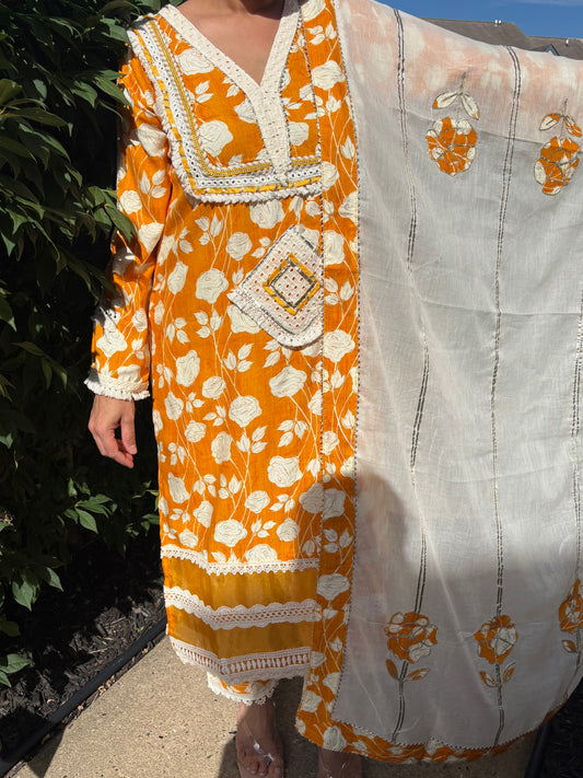 "Kesariya" Suit