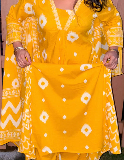 “Aangan” Suit